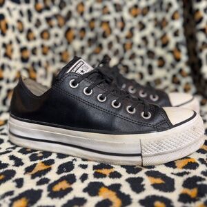 Leather-Chuck Taylor All Star Lift Size 8